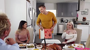 Сводные сестры устроили жаркий секс втроем в честь праздника...