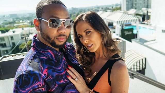 Опытная милфа с большими дойками отлично повеселилась с негром...