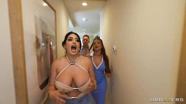 Жена с большими дойками застукала мужа с другой и предложила тройничок